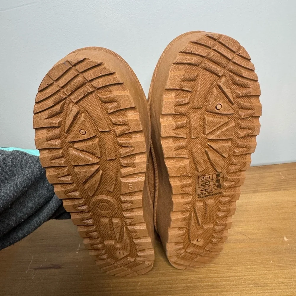 Avalanche Kids Tan Fur-Lined Shoes